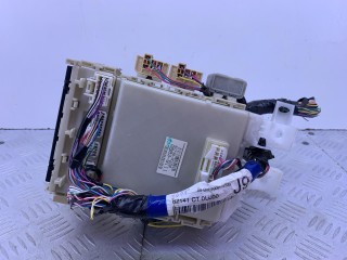 блок предохранителей Toyota Yaris 2 поколение XP90 2005-2009, 827300D290