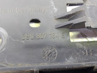 кронштейн крыла передний правый, ориг. номер 3B0807184E, Volkswagen Passat B5 [рестайлинг] 2000-2005