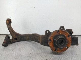 кулак передний левый Audi A4 B5 1994-1999, 8D0407257