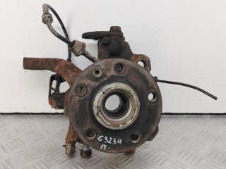 кулак передний правый Volkswagen Transporter T4 1990-2003