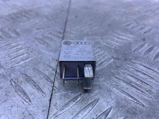 реле (прочие) Skoda Octavia 2 поколение 2004-2009, 141951253B