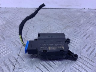моторчик заслонки печки Skoda Octavia 2 поколение 2004-2009, 0132801337