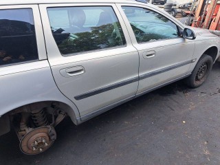 Volvo V70 2 поколение 2001г. 2.4 л., B 5244 T3 - фото №1