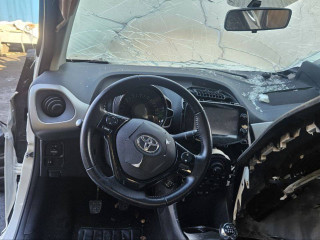 Toyota Aygo 2 поколение AB40 2018г. 1.0 л., 1KR-FE - фото №3