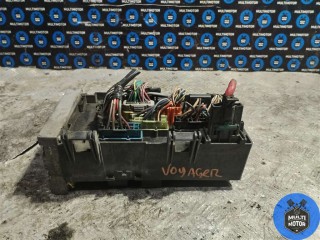 Блок предохранителей, ориг. номер 04869001AJ, Chrysler Voyager 2000-2004