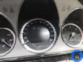 Щиток приборов (приборная панель), ориг. номер A2049007000, Mercedes GLK X204 2008-2012