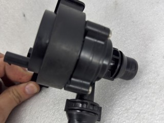 Насос антифриза дополнительный, ориг. номер M8E28501AB, Land Rover Range Rover Sport 3 2022-2026