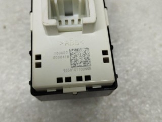 Кнопка стеклоподъемника, ориг. номер 93581S1100NNB, Hyundai Santa Fe 4