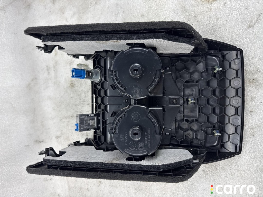 Подстаканник BMW X7 G07 рест - фото №7