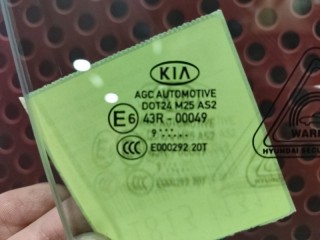 Стекло двери передней правой, ориг. номер 82420F1000, KIA Sportage QL 2018-2022