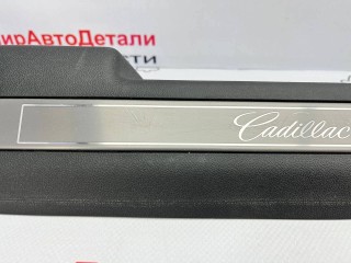 накладка внутренняя на порог передняя правая, ориг. номер 84916507, Cadillac Lyriq 1 поколение 2022-2026