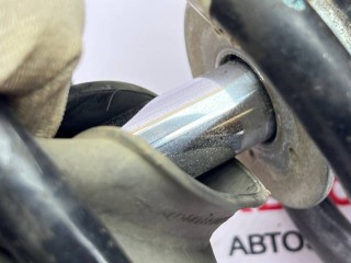 амортизатор передний правый, ориг. номер 95440472, Chevrolet Trax 1 поколение [рестайлинг] 2016-2022