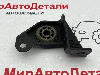 кронштейн (крепление) радиатора, ориг. номер 84258381, Chevrolet Malibu 9 поколение [рестайлинг] 2018-2026