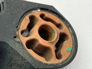 кронштейн глушителя, ориг. номер 42708940, 42747906, Chevrolet Trax 2 2023-2026