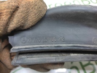 Уплотнитель, ориг. номер A1768310042, Mercedes GLA X156 2013-2017