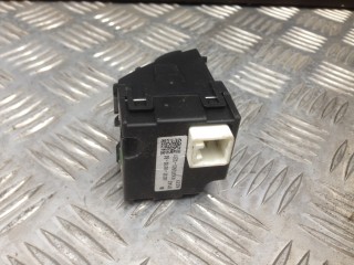 Кнопка аварийной сигнализации, ориг. номер 84332-06100, Toyota Camry V40