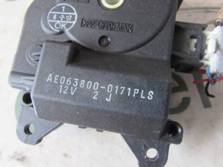 Моторчик привода заслонок отопителя, ориг. номер AE063800-0171PLS, Toyota Camry V40