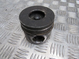 Поршень, ориг. номер 82L73, Toyota Avensis I 1997-2000