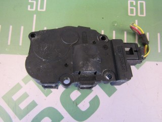 Моторчик заслонки печки, ориг. номер EFB330, Mercedes C W204 2007-2011