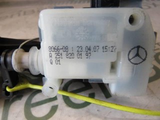 Активатор замка крышки топливного бака, ориг. номер A2518200197, Mercedes R W251