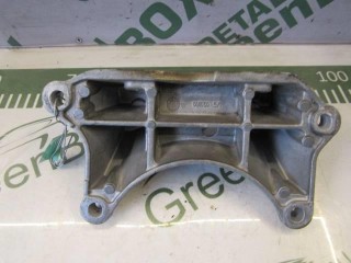 Кронштейн КПП, ориг. номер A2112420340, Mercedes C W204 2007-2011
