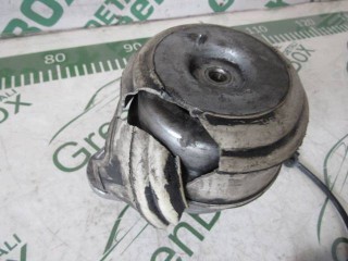 Подушка крепления двигателя, ориг. номер A2042403617, Mercedes C W204 2011-2015