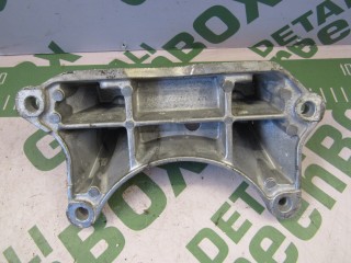Кронштейн КПП, ориг. номер A2112420340, Mercedes GLK X204 2008-2012