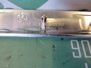 Молдинг двери передней правой, ориг. номер A1647200622, Mercedes ML W164 2005-2008