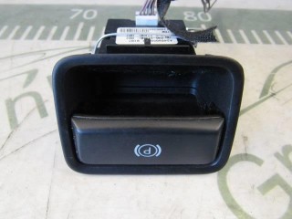 Кнопка ручного тормоза (ручника) Mercedes A W176 2012-2015, A2469050451