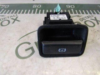 Кнопка ручного тормоза (ручника) Mercedes A W176 2012-2015, A2469050451