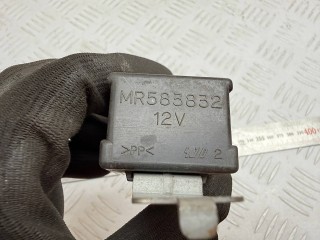 блок управления зеркалами, ориг. номер MR583832, Mitsubishi Pajero 3 поколение 1999-2003