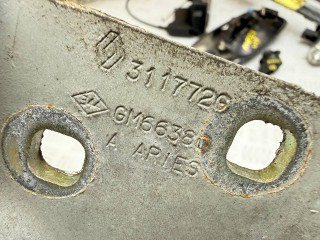 петля двери передней левой, ориг. номер GM66380, 311772G, Nissan Primastar 2002-2006