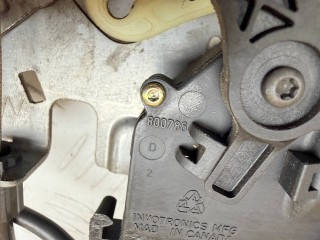 замок двери сдвижной левой, ориг. номер 800786, Dodge Caravan 4 2000-2007