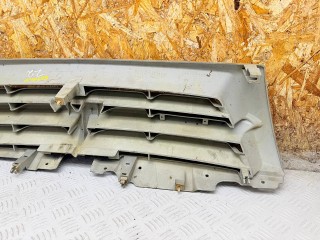 решетка радиатора, ориг. номер MR387981, MR387982, Mitsubishi Pajero 3 1999-2003
