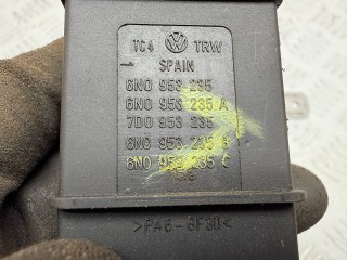 кнопка аварийной сигнализации, ориг. номер 6N0953235, 6N0953235A, 7D0953235, 6N0953235B, 6N0953235S, Volkswagen Polo 4 2001-2005