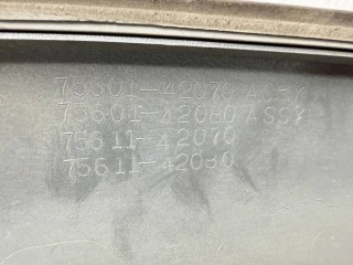 молдинг крыла передний правый, ориг. номер 7560142070, 7560142080, 7561142070, 7561142080, Toyota RAV4 2 поколение XA20 [рестайлинг] 2003-2005