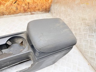 центральный подлокотник, ориг. номер 8687407, 8687408, 8687478, Volvo V50 2003-2007