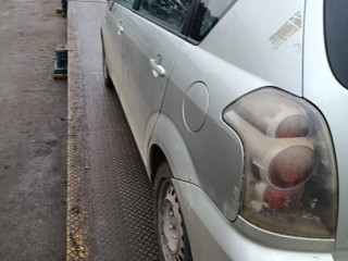 Toyota Corolla Verso 1 поколение E121 2004г. 2.0 л., 1CD-FTV - фото №4