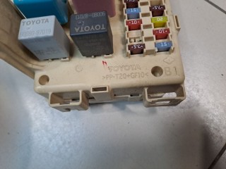 Блок предохранителей салонный, ориг. номер 8273005070, Toyota Avensis T25 2003-2006