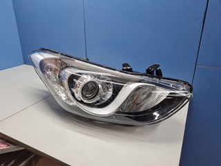 Фара правая Hyundai i30 2011-2015