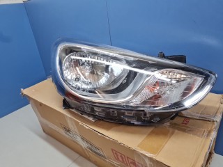 Фара правая, ориг. номер SHF12011, Hyundai Solaris 2010-2014