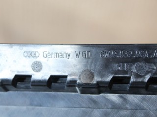 Накладка рамки двери задняя правая, ориг. номер 8W9839904A5FQ, Audi A4 B9 2015-2020