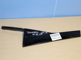 Накладка рамки двери задняя левая, ориг. номер 7P6839903C041, Volkswagen Touareg 2010-2014