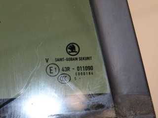 Стекло двери задней правой, ориг. номер 3V9845214B5AP, Skoda Superb 3V