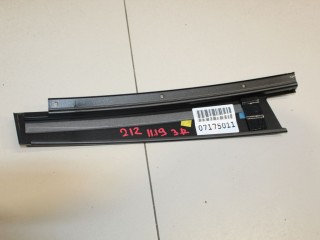 Накладка рамки двери задняя правая, ориг. номер A2126900487, Mercedes E-klasse W212 2009-2013