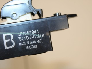 Кнопка стеклоподъемника, ориг. номер MR587944, Mitsubishi Lancer CX CY