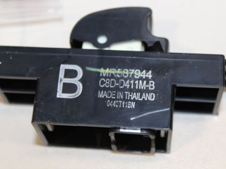 Кнопка стеклоподъемника, ориг. номер MR587944, Mitsubishi Lancer CX CY