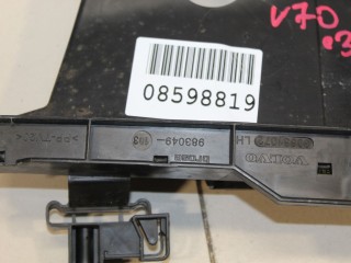 Кронштейн замка двери передний левый, ориг. номер 30661072, Volvo V70 2007-2013