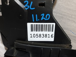 Кронштейн замка двери задний левый, ориг. номер 30753742, Volvo V70 2007-2013