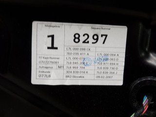 Кронштейн стеклоподъемника задней правой двери, ориг. номер 7L6839730E, Volkswagen Touareg 2002-2007